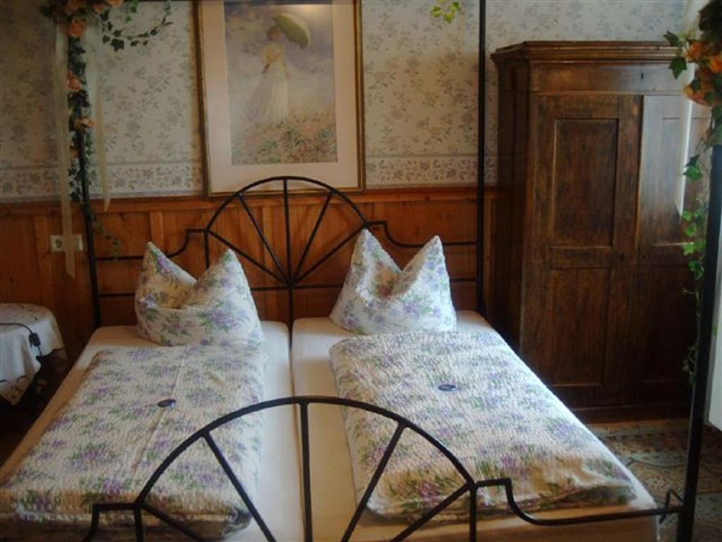 Alte Schreinerei-Auberge Harlekin Randegg الغرفة الصورة